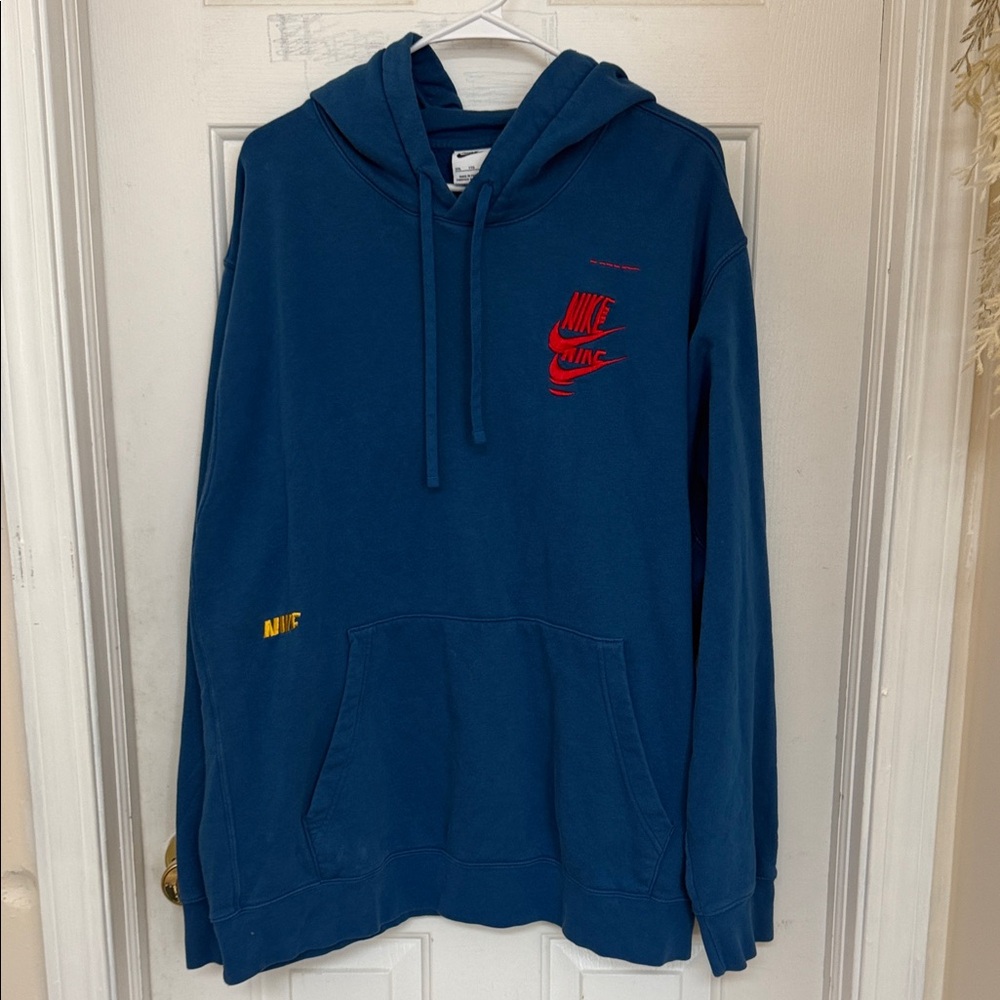 Nike Men's Deep Blue Hoodie with Red Accents XXL